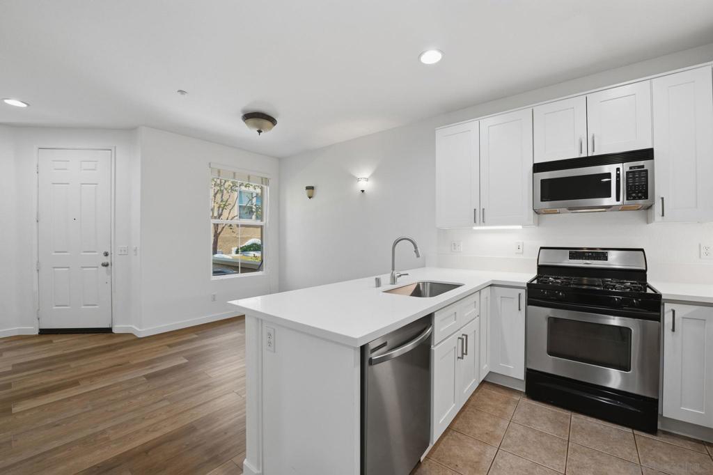 1151 Goddard - photo 5