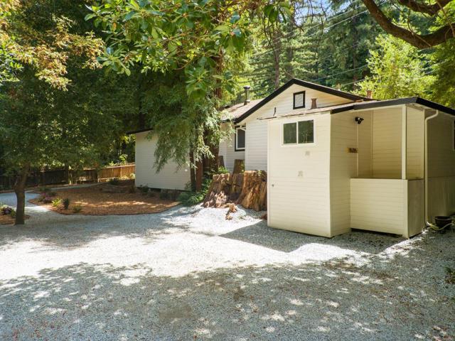 15315 Highway 9, Boulder Creek CA: https://media.crmls.org/mediaz/ca1e5980-82ef-437f-b476-e8ca34c5ac24.jpg