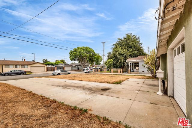 8753 Vans Street, Paramount CA: https://media.crmls.org/mediaz/ca1e6ea2-9fec-4c18-bfc9-6b2dc973bee8.jpg