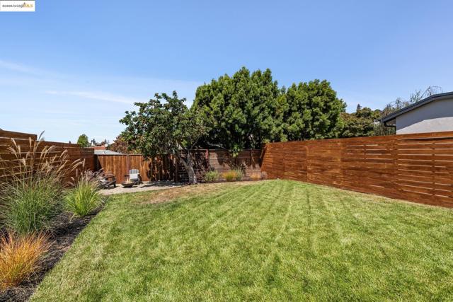 4015 Rhoda Ave, Oakland CA: https://media.crmls.org/mediaz/ca1e9152-e70b-42cb-b49b-bb1fa926884c.jpg