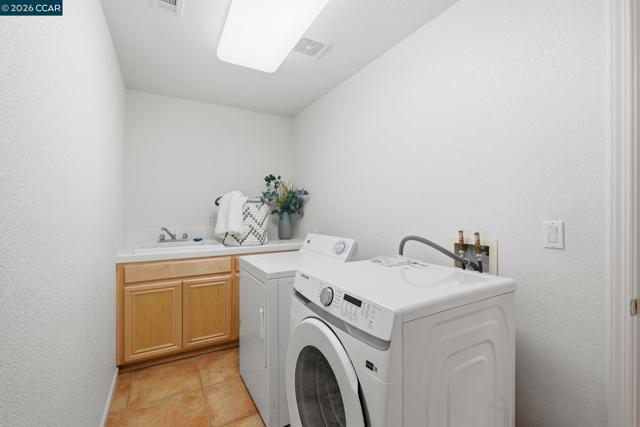 Image 40 of 59 For 868 Deer Spring Cir