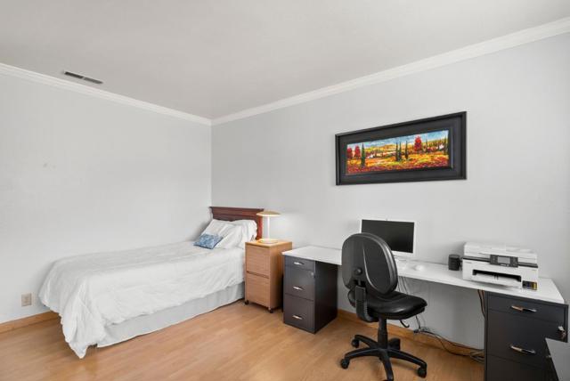 40 Shelter Creek Lane, San Bruno CA: https://media.crmls.org/mediaz/ca1ec3ce-dfc4-4850-bbd2-01b7662d5472.jpg
