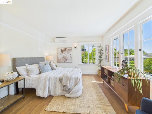 5920 Ivanhoe Rd, Oakland CA: https://media.crmls.org/mediaz/ca1ef88c-6512-4200-a95c-9a9bc7f8a094.jpg