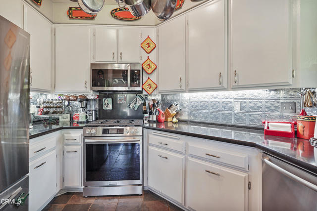 Detail Gallery Image 8 of 38 For 1028 Meadowlark Dr, Fillmore,  CA 93015 - 3 Beds | 2/1 Baths