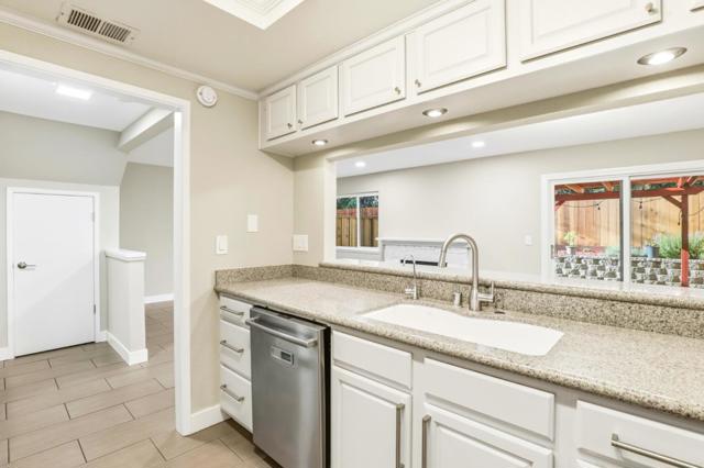 7067 Mount Vernon Way, Gilroy CA: https://media.crmls.org/mediaz/ca1f493b-21c6-4128-af7d-9579601c15a2.jpg