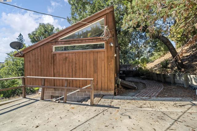 2592 Caballo Ranchero Dr, Diablo CA: https://media.crmls.org/mediaz/ca1f5980-7719-45ed-9e44-1f18a7204770.jpg