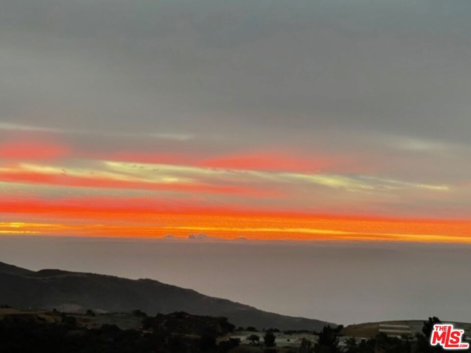 https://media.crmls.org/mediaz/ca1fceb1-1245-4a04-9c83-cb1deb0f495b.jpg?preset=X-Large