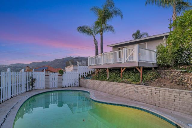 1106 Dawnridge Avenue, El Cajon CA: https://media.crmls.org/mediaz/ca201046-871f-4fb8-bb38-0395ba14e803.jpg