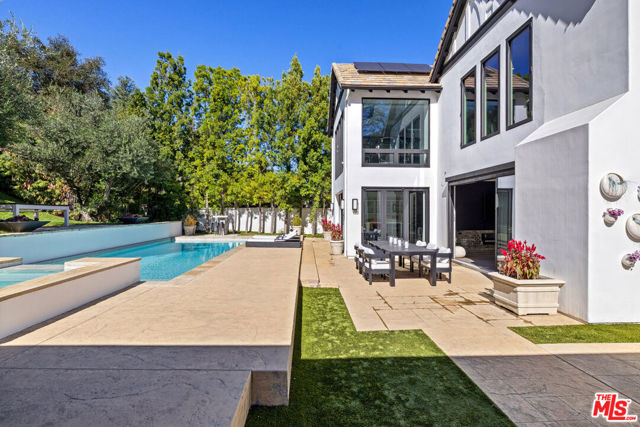 3801 Prado Del Trigo, Calabasas CA: https://media.crmls.org/mediaz/ca204c70-b1f2-4c74-8e25-ded08847f9b5.jpg