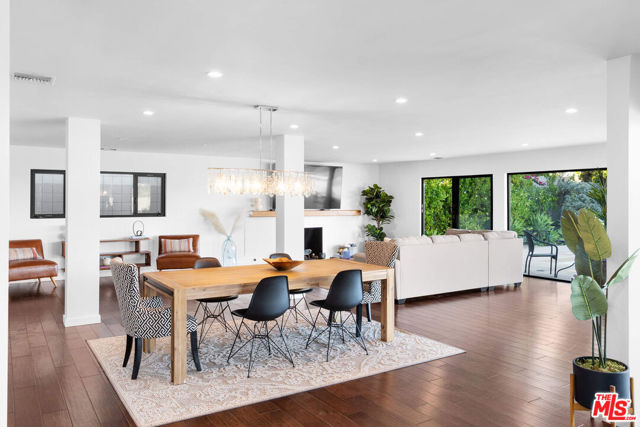 3235 Steven Drive, Encino CA: https://media.crmls.org/mediaz/ca207287-e130-479e-a8cd-80d23e466b6a.jpg