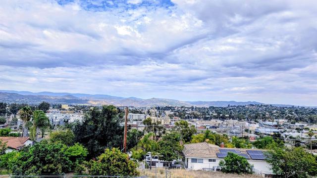 925 Grand Ct, Escondido, CA 92025 photo 3