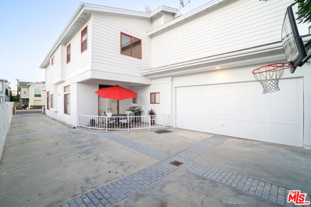 2216 ROBINSON Street, Redondo Beach, California 90278, 4 Bedrooms Bedrooms, ,3 BathroomsBathrooms,Residential,Sold,ROBINSON,23281533