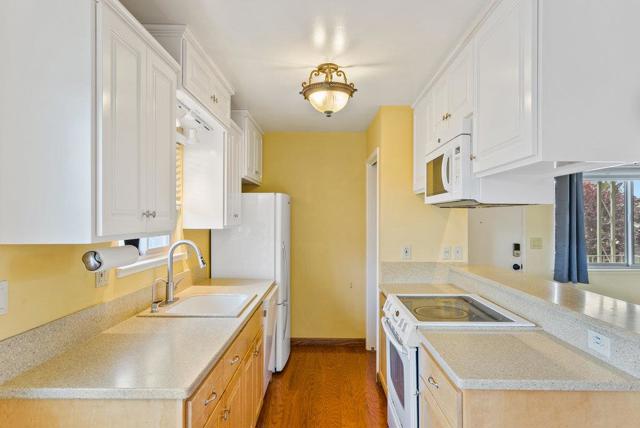 1455 45th Avenue, Capitola CA: https://media.crmls.org/mediaz/ca2098f7-884d-4ca8-acc5-9f6c280218db.jpg