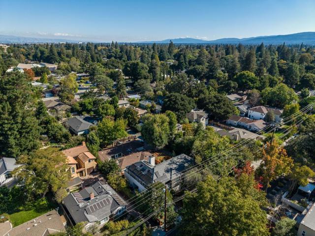 1962 Menalto, Menlo Park CA: https://media.crmls.org/mediaz/ca2100d9-8860-41b6-8e96-e4e9c1d0ed12.jpg