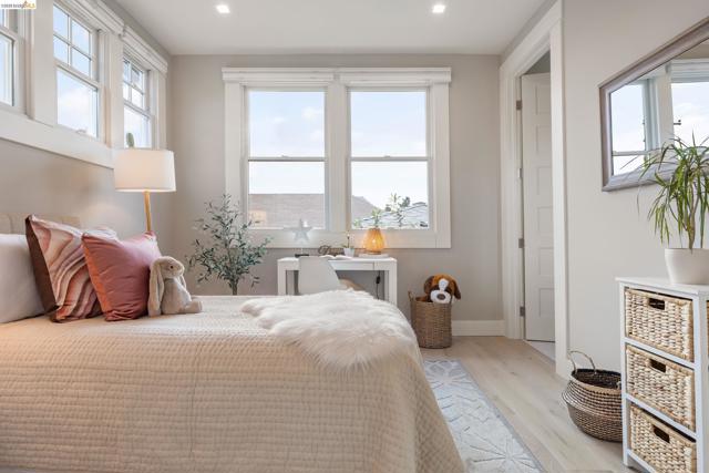 Image 28 of 49 For 636 56th St  