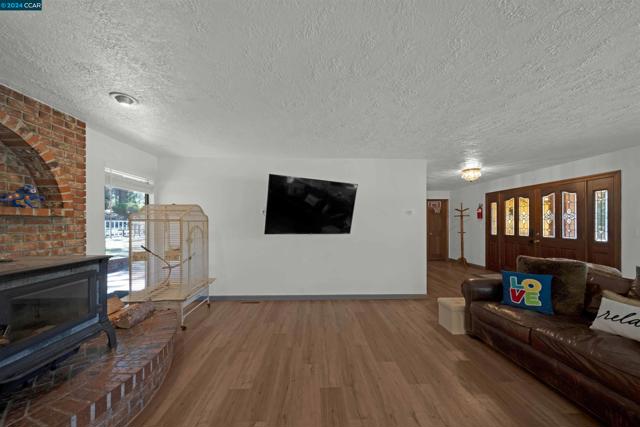 Image 16 of 60 For 1324 Alves Dr