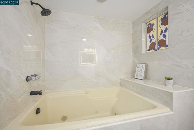 3231 Quandt Rd, Lafayette CA: https://media.crmls.org/mediaz/ca21acb4-b052-4259-82ba-75ae29f3e380.jpg