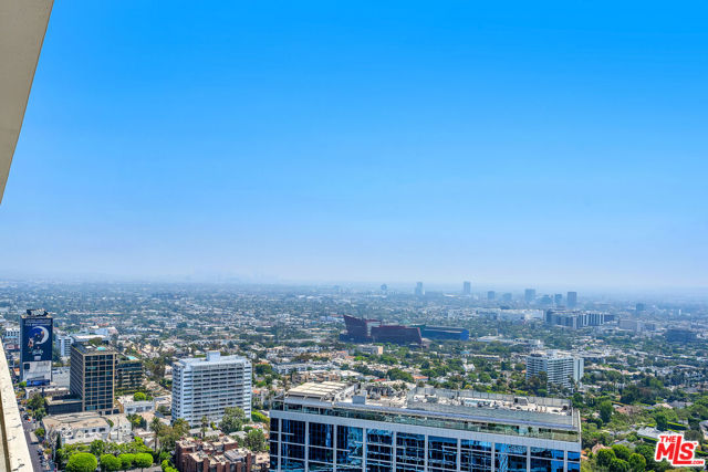9255 Doheny Road, West Hollywood CA: https://media.crmls.org/mediaz/ca224ecf-35c0-44c0-af98-41cdf38ae6e0.jpg