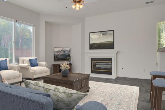 342 Roundhill Dr, Brentwood CA: https://media.crmls.org/mediaz/ca240f49-d052-43a2-85e0-255c4603af6f.jpg