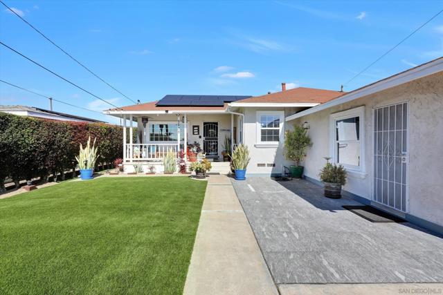 5238 Cervantes Ave, San Diego CA: https://media.crmls.org/mediaz/ca241f34-3f09-4434-b892-a451b5645434.jpg