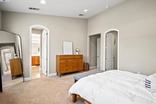 1736 Cottswald St, Danville CA: https://media.crmls.org/mediaz/ca246fe1-b6cc-47e5-8209-607059219866.jpg