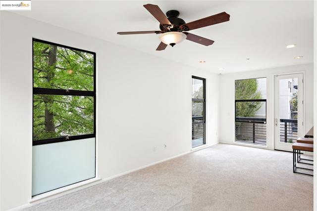 121 City Limits Cir, Emeryville CA: https://media.crmls.org/mediaz/ca2511ba-48b9-4097-8b46-dc9fd0e4dbe1.jpg