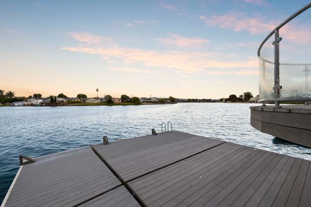 464 Fathom Drive, San Mateo CA: https://media.crmls.org/mediaz/ca251ded-f480-4629-bcf7-f2cd6c7e514f.jpg