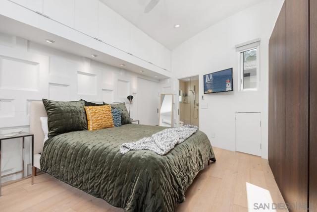 1729 Coast Blvd, Del Mar CA: https://media.crmls.org/mediaz/ca25872f-275f-4797-a05d-152c2b2e73c4.jpg