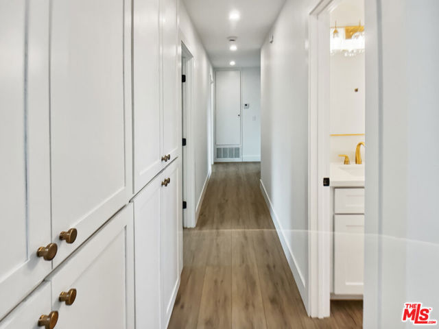 6820 Abbottswood Drive, Rancho Palos Verdes CA: https://media.crmls.org/mediaz/ca260194-3b9b-4803-9a59-e9d2953571de.jpg