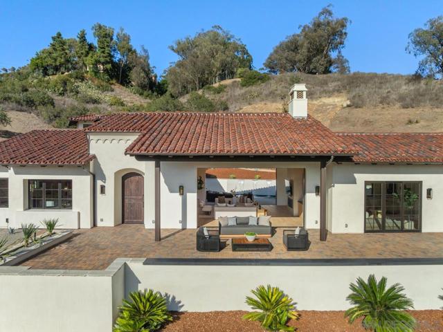5758 Las Palomas, Rancho Santa Fe CA: https://media.crmls.org/mediaz/ca2648eb-807e-42ee-a1d7-7c0e1653f398.jpg