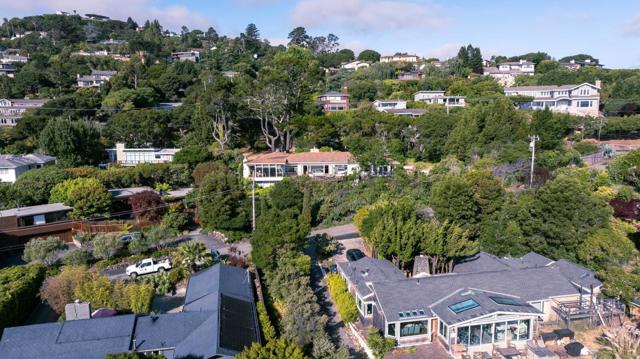 4980 Paradise Drive, Tiburon CA: https://media.crmls.org/mediaz/ca265e42-9aa8-4660-ab77-b4a276efdd75.jpg