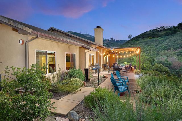 2021 Willow Glen Road, Fallbrook CA: https://media.crmls.org/mediaz/ca268b2b-1653-4b8c-8643-7d2c3aaed7f4.jpg