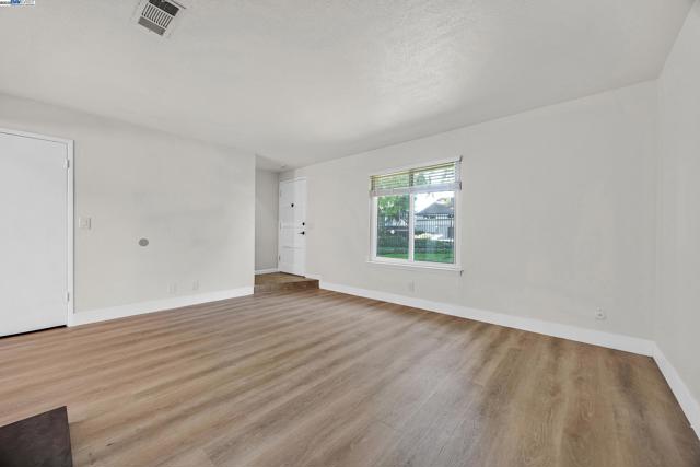3545 Northwood Drive, Concord CA: https://media.crmls.org/mediaz/ca26a0bb-b167-4896-ad4a-aac705e8c5b4.jpg