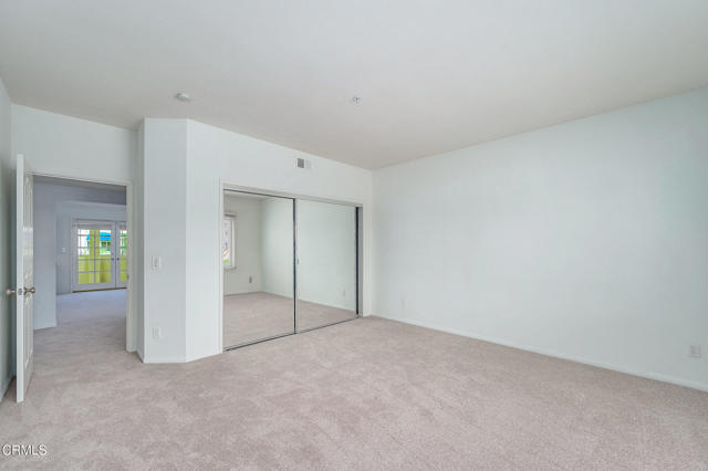 4229 Harbour Island Lane, Oxnard CA: https://media.crmls.org/mediaz/ca26b49c-a493-4be8-9efb-a59af523a69c.jpg