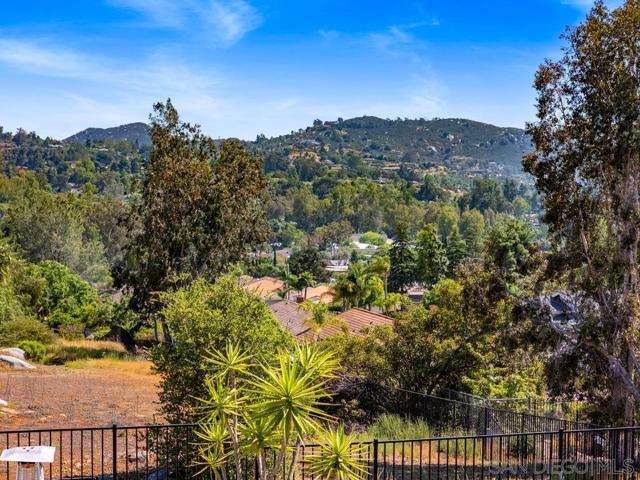 17109 Cloudcroft Dr, Poway CA: https://media.crmls.org/mediaz/ca270b04-a870-4660-a5e0-9a163e007e6b.jpg