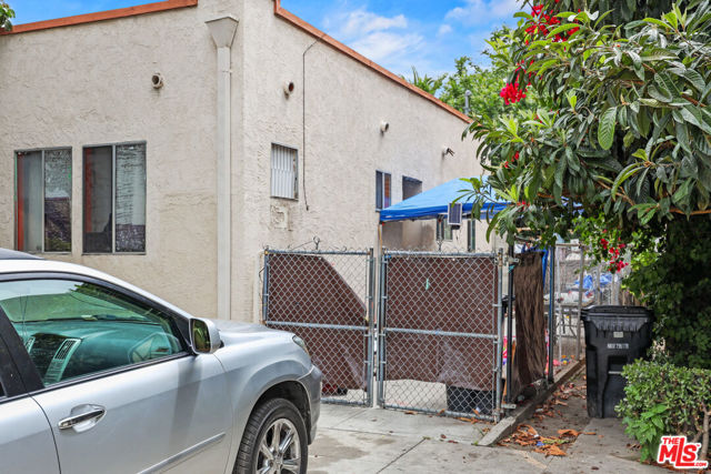 3836 S Gramercy Place, Los Angeles CA: https://media.crmls.org/mediaz/ca273fbf-955e-41a8-b82e-98ffc1c95e47.jpg