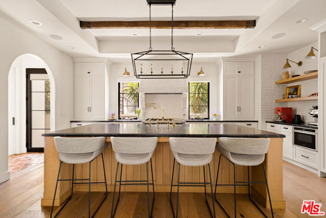 459 N Crescent Heights Boulevard, Los Angeles CA: https://media.crmls.org/mediaz/ca27a19c-82b7-48c5-9ddd-03ec0fa3e5fa.jpg