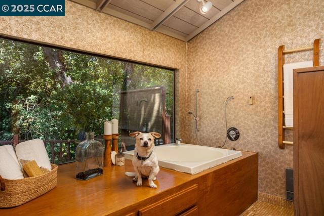 216 Castle Glen Rd, Walnut Creek CA: https://media.crmls.org/mediaz/ca27e044-ca3d-4d56-aed2-fdbb4dbb8d42.jpg