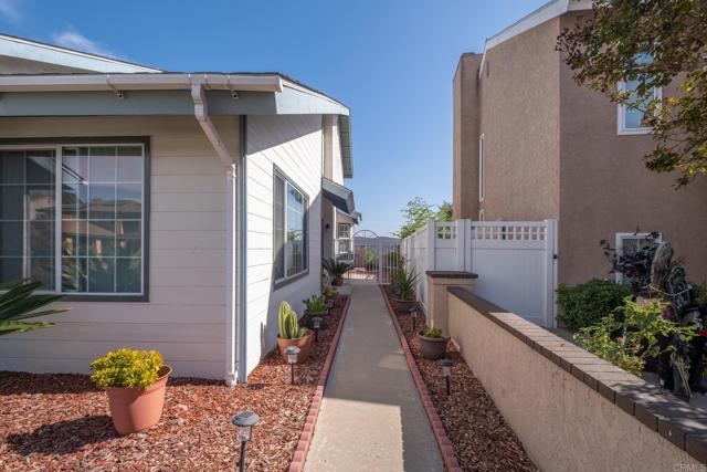 Detail Gallery Image 4 of 26 For 10865 Charing Cross Rd, Spring Valley,  CA 91978 - 4 Beds | 3 Baths