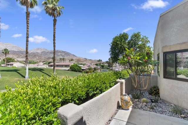 72416 Sommerset Drive, Palm Desert CA: https://media.crmls.org/mediaz/ca2803a9-36e1-42e6-8473-c7b2656fb53a.jpg