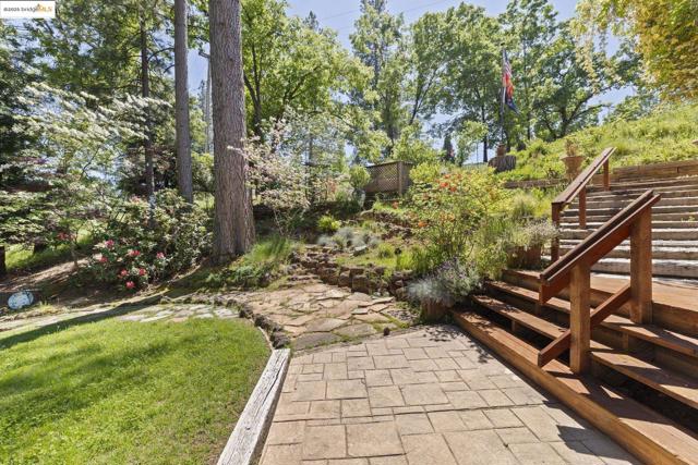 20581 Gerber Rd, Tuolumne CA: https://media.crmls.org/mediaz/ca286b68-a427-4446-95d8-01fcc6b8f607.jpg