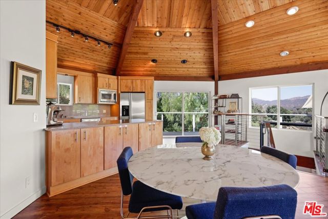 1746 Deerhill Trail, Topanga CA: https://media.crmls.org/mediaz/ca28a1f1-e649-4309-9117-62c60f040603.jpg