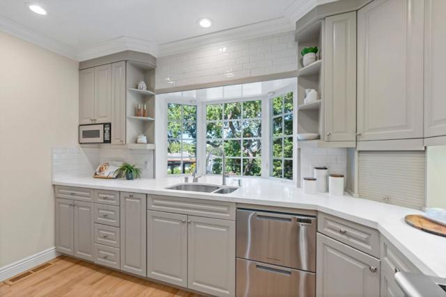 739 Oak View Way, Redwood City CA: https://media.crmls.org/mediaz/ca290d16-c3af-45bc-8afc-8e777c206297.jpg