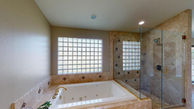 47230 Golden Bush Court, Palm Desert CA: https://media.crmls.org/mediaz/ca291cbf-6d21-4661-8226-3736dfddde56.jpg