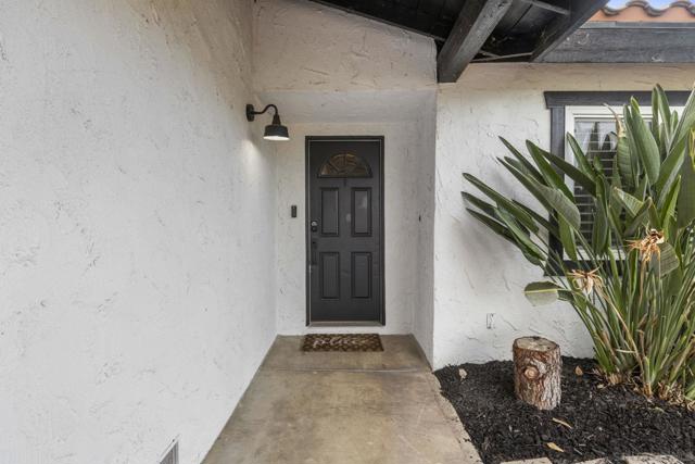 23235 Canyon Lake Dr S, Canyon Lake CA: https://media.crmls.org/mediaz/ca295da1-e6eb-4004-a3e3-0c3106fbb803.jpg