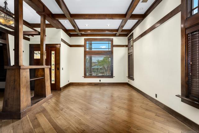 1915 Andrews Ct, Oceanside CA: https://media.crmls.org/mediaz/ca29d388-8ce7-468b-a1d4-4412922d6d8a.jpg