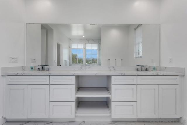 12410 Aria Ct, Poway CA: https://media.crmls.org/mediaz/ca29fe91-a142-499c-8f67-44616d5497d2.jpg