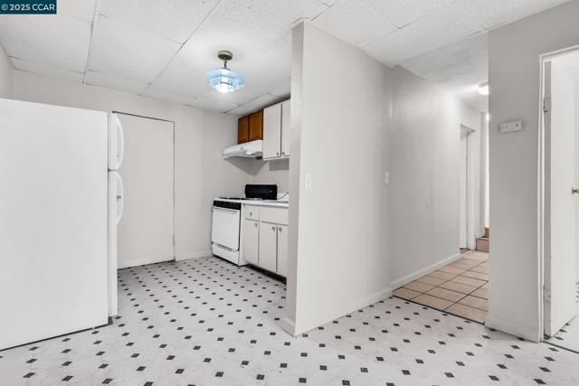 2150 35Th Ave, Oakland CA: https://media.crmls.org/mediaz/ca2a95dd-6156-4b6c-a99b-63f25b651f24.jpg