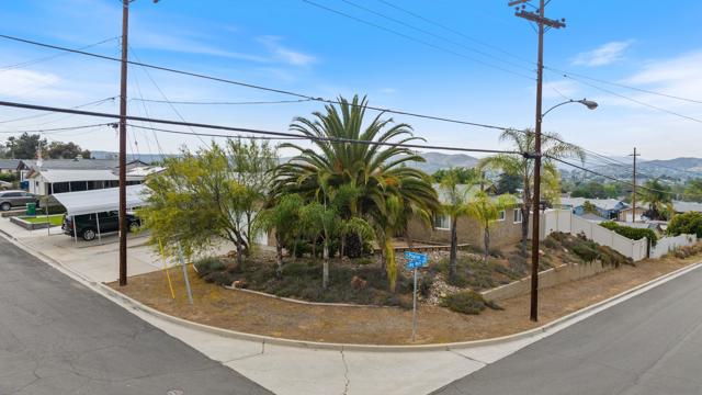 8080 Poplin Dr, Santee CA: https://media.crmls.org/mediaz/ca2ada95-3870-4810-87d8-20a6ca8c66c2.jpg