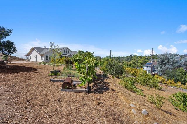 1101 York Dr., Vista CA: https://media.crmls.org/mediaz/ca2b1b70-9ef4-4711-be56-ebb06c8665de.jpg